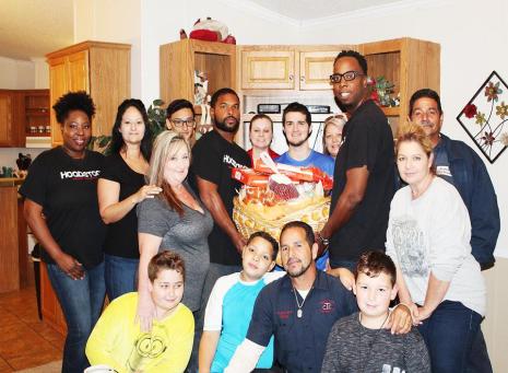 1124-hoodstock-gives-thanksgiving-meal-to-family-shea